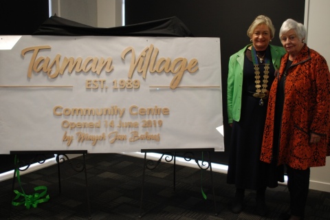 Mayor Jan Barnes And Committee Member Carole With The New Plaque That Will Be Proudly Displayed In T